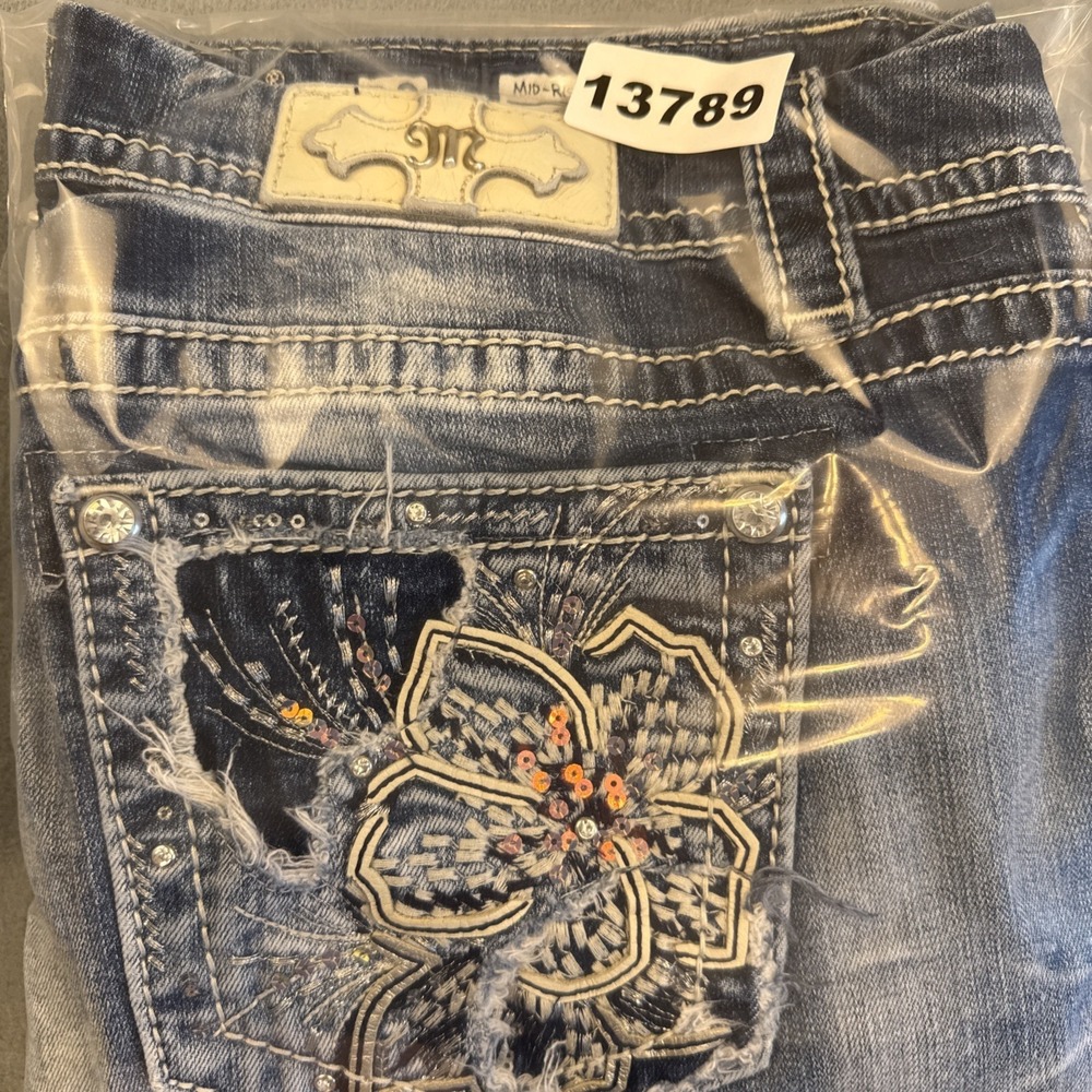 Miss Me JEANS WOMENS 32 EASY CROP Embroidered Flower Stretch Denim WHISKERING - Picture 9 of 9